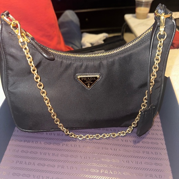 ❌SOLD❌ Prada Re-Edition 2005 Re-Nylon Bag - Picture 7 of 11
